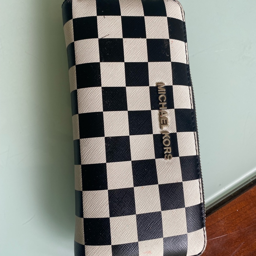 Michael Kors Zip Wallet